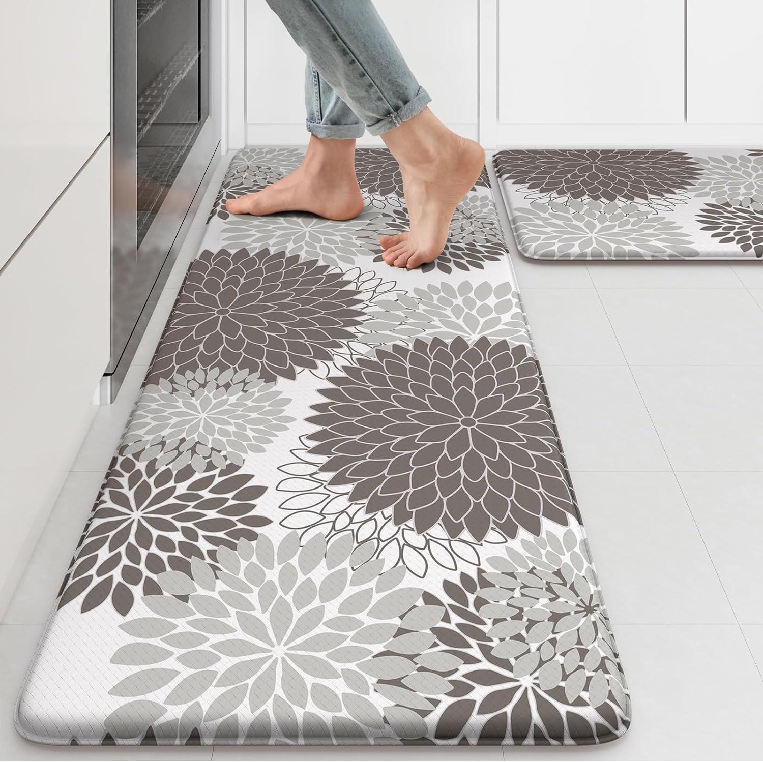 Stylish Comfort Showdown: Kitchen Mats Versus Vinyl Flooring