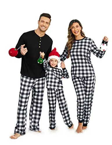 Ekouaer plaid family Christmas pajamas with contrasting trim